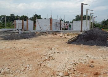 *Beranikah Menertibkan Bangunan Liar Mewah di Bulubrangsi Laren?*