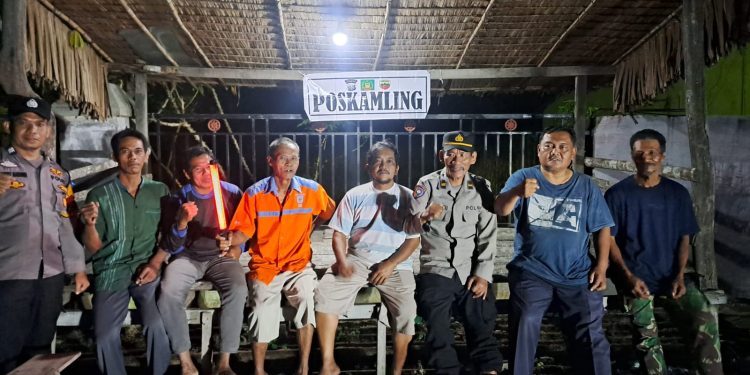 Polsek Stabat Cek Pos Kamling di Desa Karang Rejo, Wujudkan Kamtibmas Kondusif