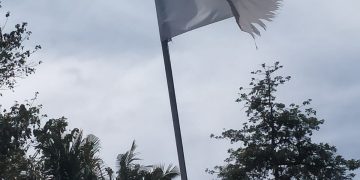 Kepala Desa Tajong Tellu Sattinge Sama Dengan Menghina Negara Mengibarkan Bendera Robek Dan Kusam