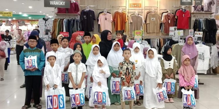 KDS Ajak 30 Anak Yatim Belanja Gratis Kebutuhan Lebaran