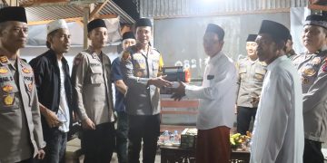 Perkuat Keamanan Malam Ramadan, Polres Probolinggo Kota Distribusikan Senter ke Petugas Ronda