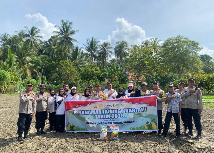 Wujudkan Swasembada Pangan Nasional , Polsek Samaturu Tanam Jagung