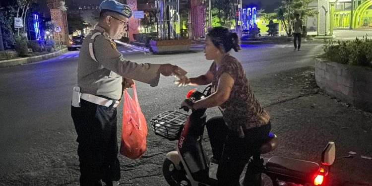 Hari Ke-11 Ramadhan, Polres Langkat Gelar Sahur On The Road dan Safari Subuh, Kapolres Sampaikan Pesan Kamtibmas