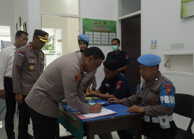 Polres Tuban Gelar Tes Urine Secara Mendadak Untuk Pejabat Utama dan Kapolsek Jajaran