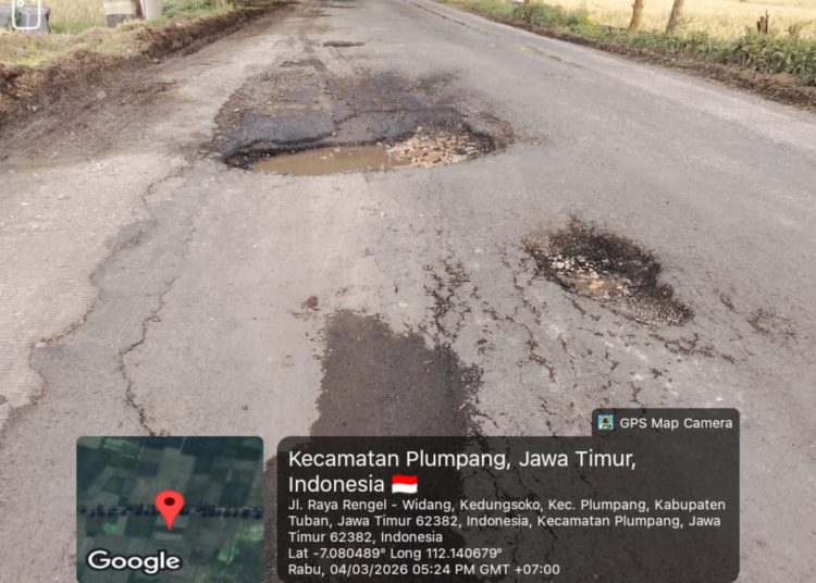 Jalan Raya Poros Kecamatan Widang Plumpang Banyak Berlubang dan Sering Menyebabkan Laka Lantas Roda Dua
