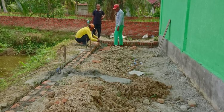 Hebat Kades Secanggang Bangun Kamar Mandi dan Ruangan Sholat Gedung Kesenian “Tak PaKai DD”
