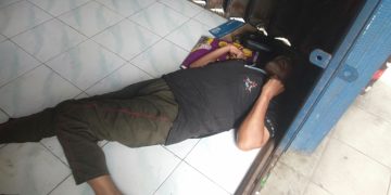 Dibawah Musholla Pasar Babat Sarang Orang Gelandangan Pengemis dan Pengamen, Bahkan Ini Ada Yang Sakit