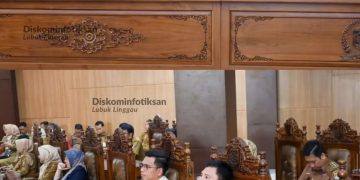 Ketua DPRD Kota Lubuk Linggau Ir. Yulian Efendi Pimpin Rapat Paripurna Mendengarkan Pandangan Umum Fraksi fraksi