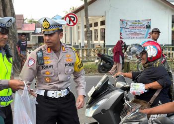 Polres Langkat Berbagi Takjil di Hari ke-22 Ramadhan, Wujud Kepedulian kepada Masyarakat