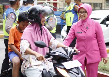 Polres Langkat dan Bhayangkar Berbagi Takjil diHari ke-23 Ramadhan, Wujud Kepedulian kepada Masyarakat