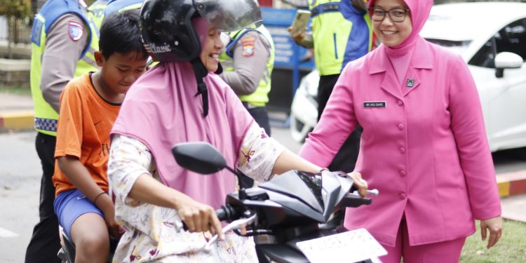 Polres Langkat dan Bhayangkar Berbagi Takjil diHari ke-23 Ramadhan, Wujud Kepedulian kepada Masyarakat