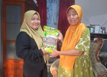 GMBQ Probolinggo Salurkan Zakat Fitrah Serentak, Sasar Puluhan Lansia Dhuafa dengan Skema Door-to-Door