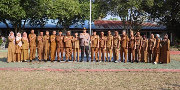 Kapolres Langkat Pimpin Upacara di SMAN 1 Stabat, Tekankan Disiplin, Anti Narkoba dan Bijak Bermedsos