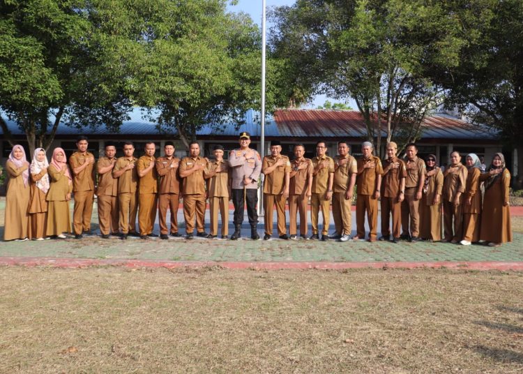 Kapolres Langkat Pimpin Upacara di SMAN 1 Stabat, Tekankan Disiplin, Anti Narkoba dan Bijak Bermedsos