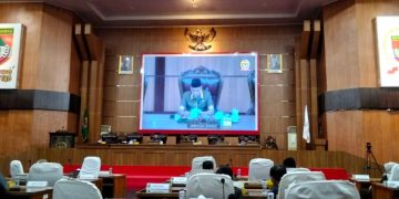 Ketua DPRD Kabupaten Mura, Firdaus Cik Olah memimpin Rapat Paripurna dalam rangka penyampaian Nota Pengantar LKPJ Bupati Mura Tahun anggaran 2025.