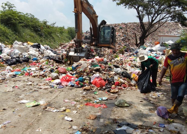 Kinerja Dinas Dipertanyakan: Bom Waktu Sampah di TPA Tambakrigadung Meluas Hingga 30 Meter