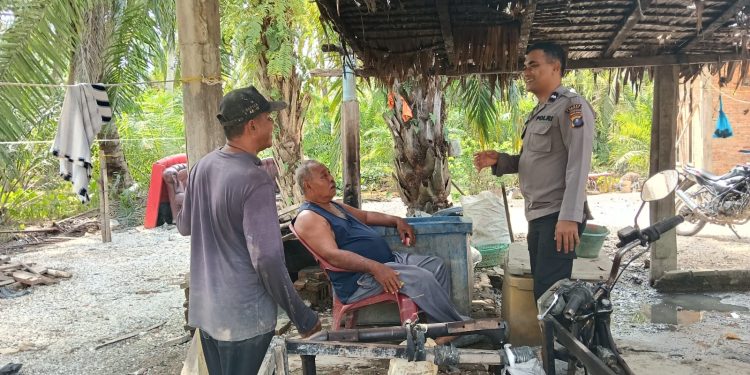 Bhabinkamtibmas Polsek Tanjung Pura Aktif Sambangi Warga, Sampaikan Imbauan Kamtibmas dan Bahaya Narkoba