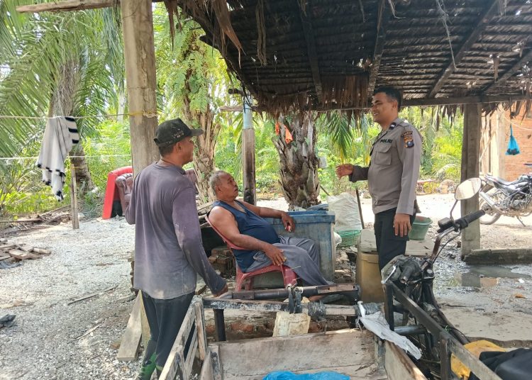 Bhabinkamtibmas Polsek Tanjung Pura Aktif Sambangi Warga, Sampaikan Imbauan Kamtibmas dan Bahaya Narkoba