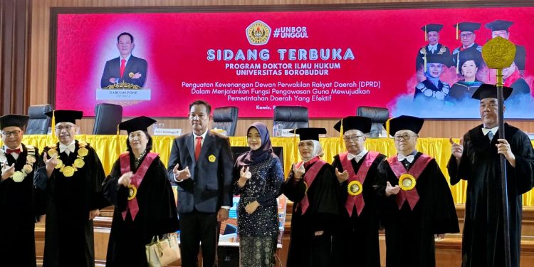 *Darlian Pone Raih Gelar Doktor Ilmu Hukum Universitas Borobudur dengan Predikat Cumlaude*