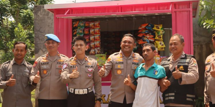 Wujud Kepedulian Terhadap Masyarakat, AKBP. Alaiddin, S.H., S.I.K., M.H. Laksanakan Kegiatan Bersama Penyandang Disabilitas Kecamatan Singgahan