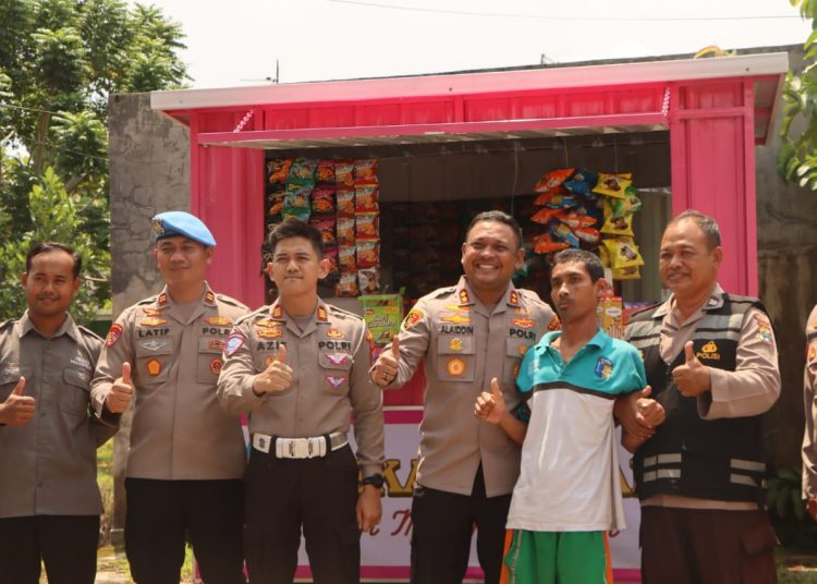 Wujud Kepedulian Terhadap Masyarakat, AKBP. Alaiddin, S.H., S.I.K., M.H. Laksanakan Kegiatan Bersama Penyandang Disabilitas Kecamatan Singgahan