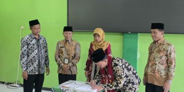 Serah Terima Jabatan Kepala Madrasah dan Kepala Tata Usaha MAN 1 Tuban