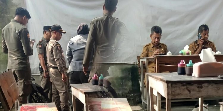 Tamparan Bagi Dunia Pendidikan Lamongan: Oknum diduga Guru Terciduk Cangkruk di Warkop dijam Dinas