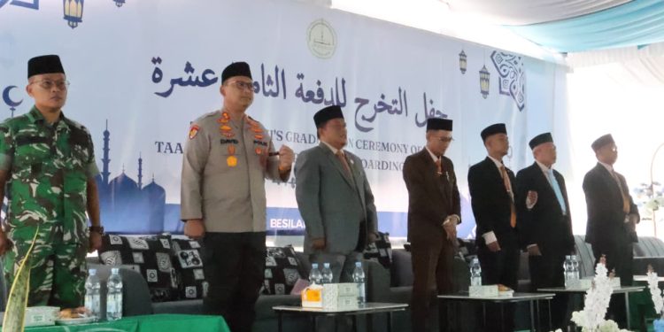 *Kapolres Langkat Hadiri Wisuda Santri Pondok Pesantren Modern Taajussalam, Wujud Dukungan Polri Terhadap Pendidikan dan Generasi Muda*