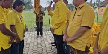 *Dr Darlian Pone Lantik Ketua PK Terpilih Hasil Muscam Partai Golkar Negeri Agung*