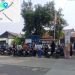 Ratusan Masyarakat Desa Cicadas Serbu Antri Sembako Di Balai Desa
