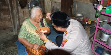 *Kapolres Langkat Tunjukkan Kepedulian terhadap Lansia di Secanggang, Humanisme Polri Hadir di Tengah Masyarakat*