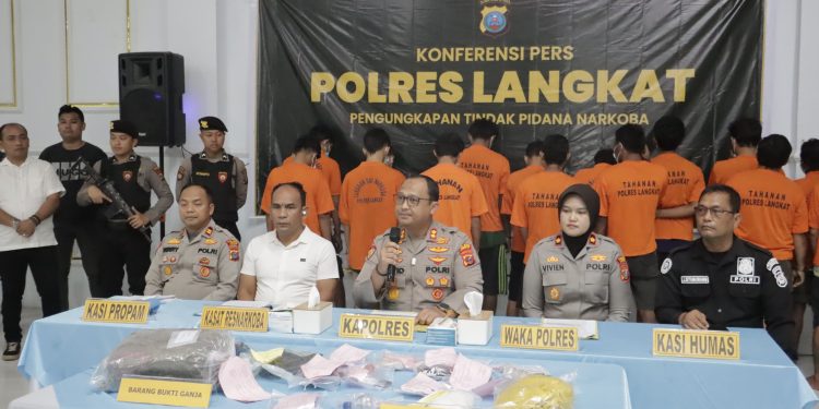 *Kapolres Langkat Pimpin Langsung Konferensi Pers Pengungkapan 33 Kasus Narkotika dalam Ops Antik Toba 2026*