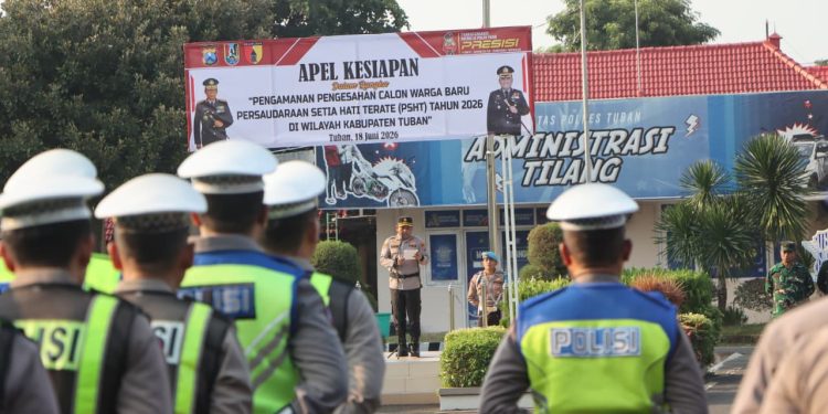 Kapolres Tuban Pimpin Apel Guna Pengamanan Pengesahan Warga Baru PSHT Cabang Tuban.