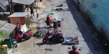 Kompak Sejumlah Warga Lingkungan Rt.3 Rw.7 Gerdu Kelurahan Banaran Perbaikan Jalan .