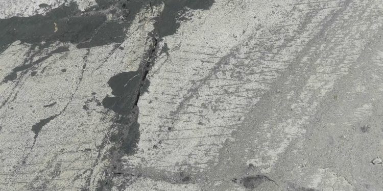 Proyek Pembangunan Pengecoran Jamula Plaosan-Pucakwangi Babat Yang Nilainya Milyaran Baru Beberapa Bulan Sudah Retak-retak pecah