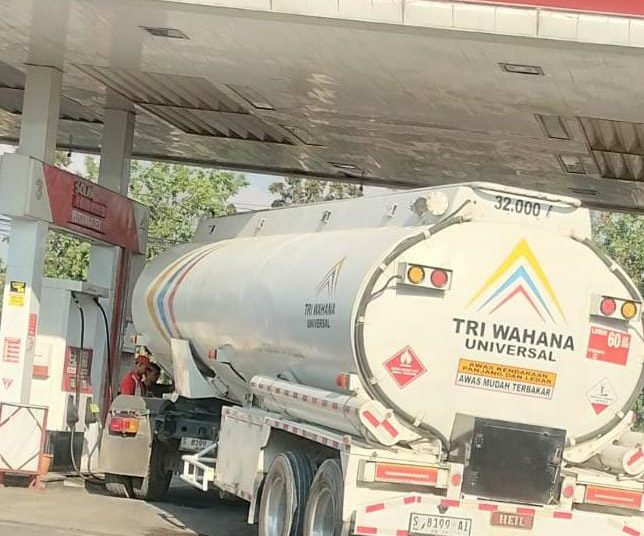 Mobil Tangki PT Pandu Krisna Sejahtera Diduga Isi BBM Bersubsidi di SPBU Kalitidu Bojonegoro, Pihak Perusahaan Belum Dapat Dikonfirmasi