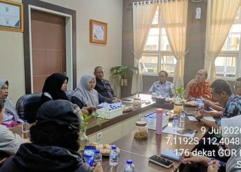 *Kepala dinas koperasi dukung ide Jamal. _Koperasi jadi pemain di seluruh sektor peraturan daerah Lamongan_* .