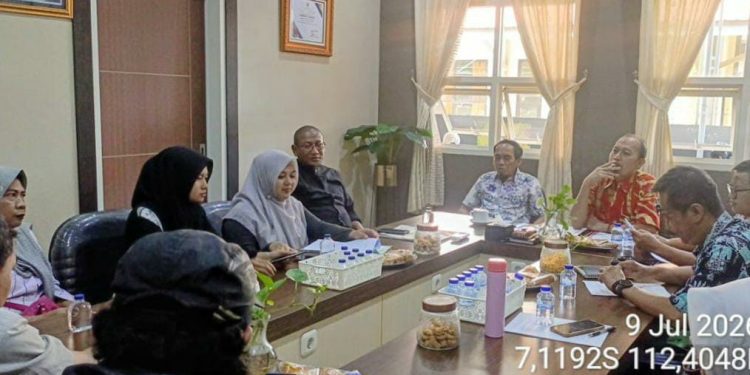 *Kepala dinas koperasi dukung ide Jamal. _Koperasi jadi pemain di seluruh sektor peraturan daerah Lamongan_* .