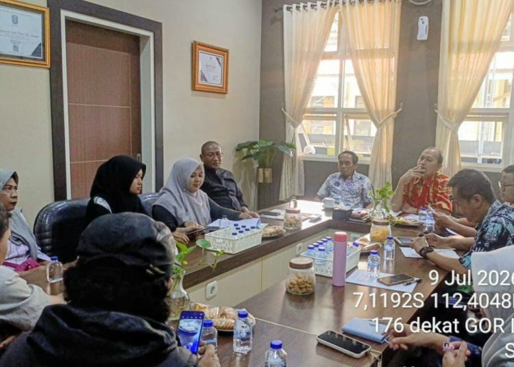 *Kepala dinas koperasi dukung ide Jamal. _Koperasi jadi pemain di seluruh sektor peraturan daerah Lamongan_* .