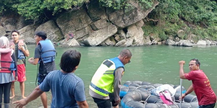 Patroli Humanis di Eko Wisata Tangkahan, Polsek Padang Tualang Imbau Pengunjung Utamakan Keselamatan
