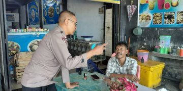 Bhabinkamtibmas Polsek Stabat Gencarkan Sambang, Imbau Warga Waspada Curanmor serta Manfaatkan Call Center 11