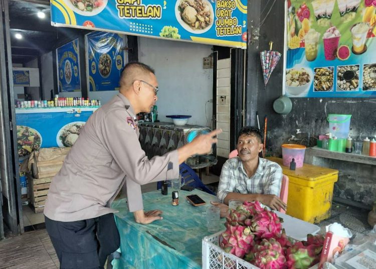 Bhabinkamtibmas Polsek Stabat Gencarkan Sambang, Imbau Warga Waspada Curanmor serta Manfaatkan Call Center 11