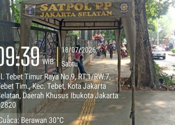 Pos Jaga Satpol PP Kosong Pedagang Jualan di Trotoar Hingga Bahu Jalan