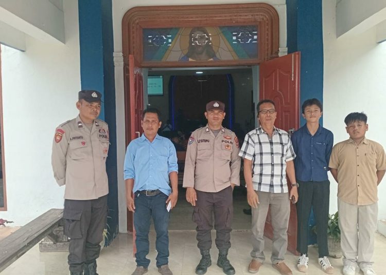 Polsek Tanjung Pura Hadir Jaga Kekhusyukan Ibadah Minggu