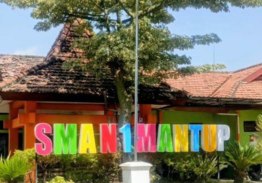 Kepala Sekolah SMAN 1 Mantup Menunggu Arahan Purwanto, Terkait Dana Revitalisasi Gedung Sekolah