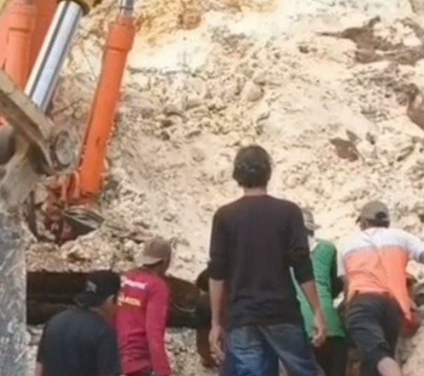 Kinprojamin “: Minta Kapolres Bone Tangkap Pemilik Tambang Lampoko Mengakibatkan Warga Meninggal Dunia