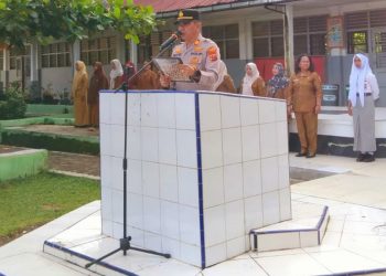 Kapolsek Salapian Jadi Pembina Upacara di SMA Negeri 1 Salapian, Tekankan Disiplin dan Bahaya Narkoba