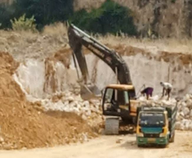 Lagi Dan Lagi Tambang Batu Kapur Di Duga Tak Mengantongi izin Di Kecamatan Rengel, Kabupaten Tuban, Bebas Beroperasi