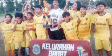 Dari Turnamen Sepak Bola Kelurahan Babat : Juara Tim Sawo Diarak Naik Tayo