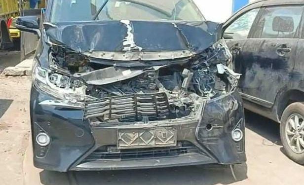 Tabrakan Beruntun Toyota Alpat S 148 AH Ringsek Tergenjet Truk Tleler S 9491 UH